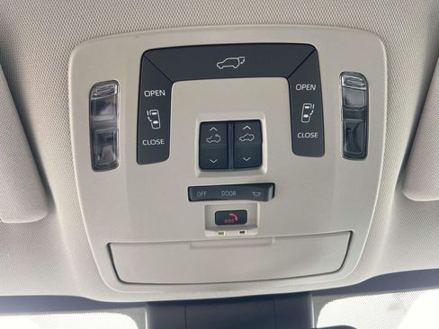 New 2026 Toyota Sienna XLE FWD image 24
