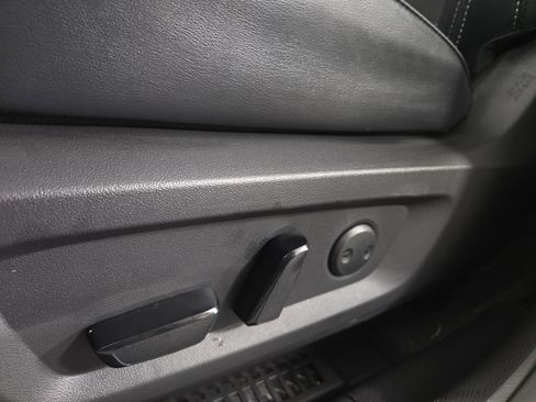 New 2025 Mitsubishi Outlander SE image 32