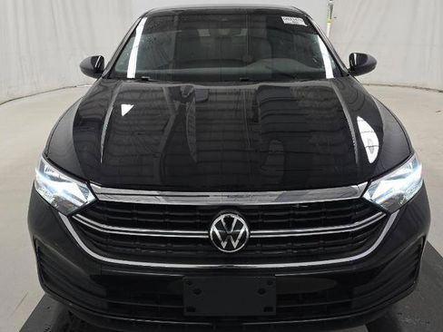 Used 2024 Volkswagen Jetta SE image 9