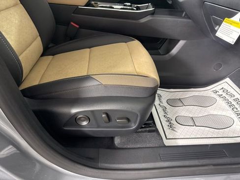 New 2026 Chevrolet Equinox ACTIV w/ Convenience Package III FWD image 19