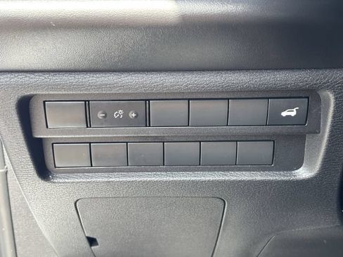 Used 2023 Mitsubishi Outlander SEL FWD image 32