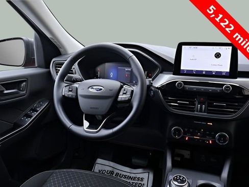 Used 2025 Ford Escape Active w/ Cold Weather Package AWD/4WD image 16