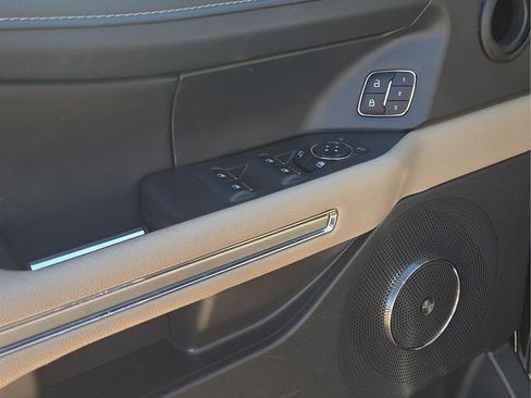 Used 2024 Ford Expedition Limited image 23