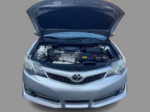 Used 2012 Toyota Camry SE FWD image 13