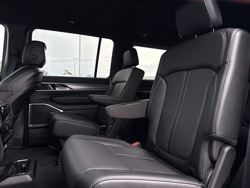 New 2025 Jeep Wagoneer Series II w/ Premium Group I image 31