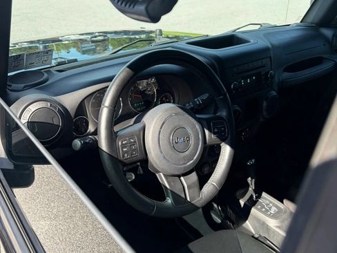 Used 2018 Jeep Wrangler Unlimited Sport w/ Connectivity Group AWD/4WD image 47