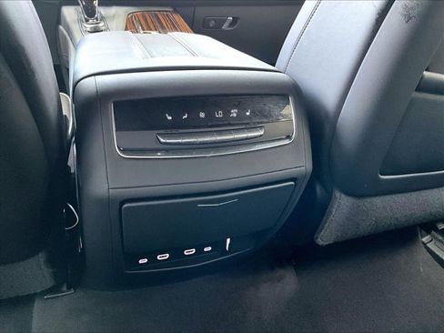 Used 2024 Cadillac Escalade Premium Luxury AWD/4WD image 24