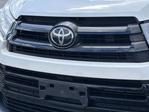 Used 2018 Toyota Highlander SE AWD/4WD image 5