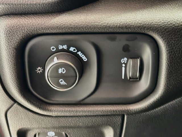 Used 2025 RAM 1500 Big Horn AWD/4WD image 9