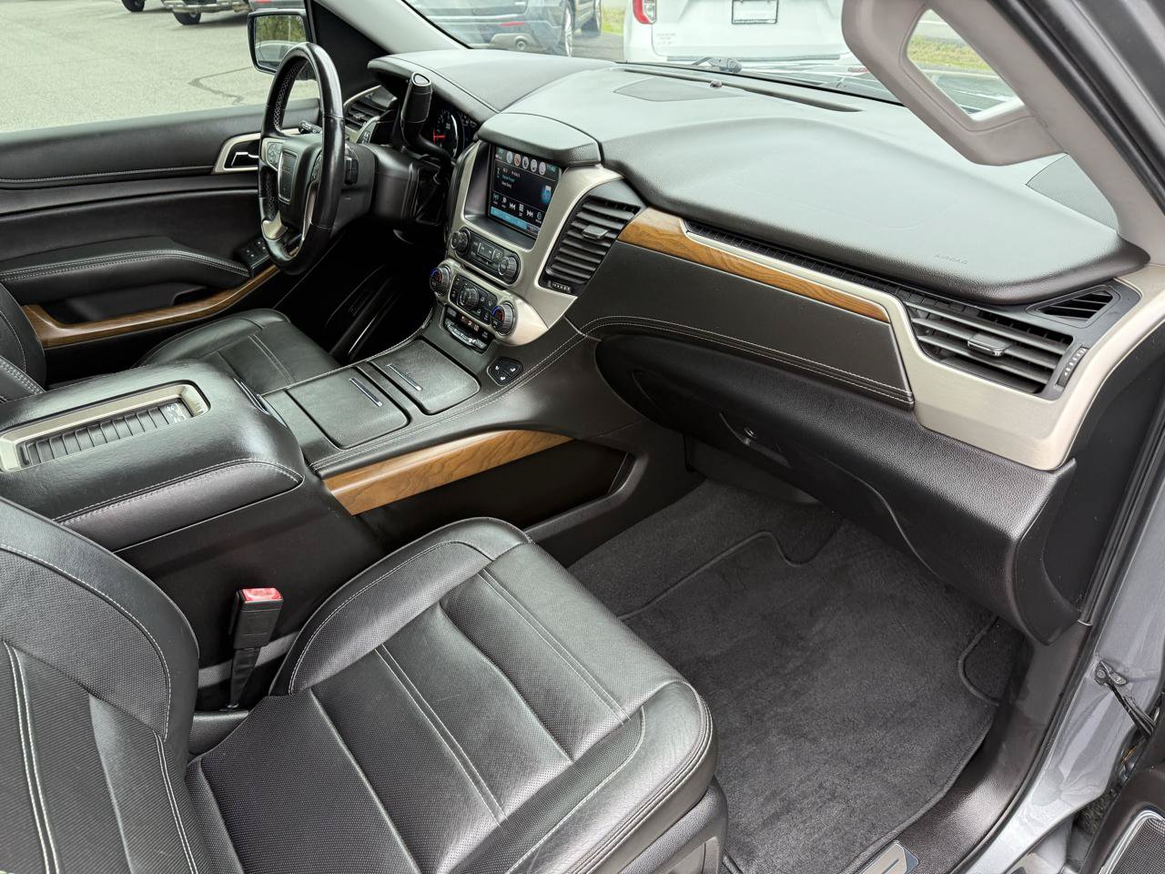Used 2020 GMC Yukon XL Denali w/ Open Road Package AWD/4WD image 25