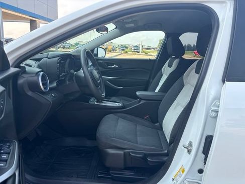 Used 2024 Chevrolet Trax LS w/ LS Convenience Package FWD image 11