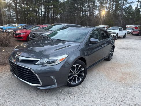 Used 2018 Toyota Avalon XLE image 3