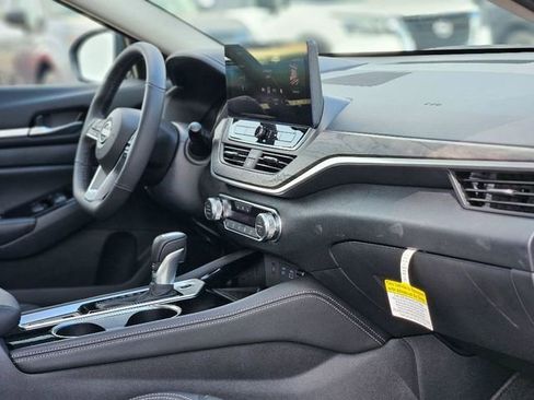 New 2025 Nissan Altima 2.5 SL image 10