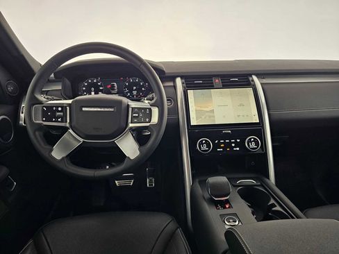 Used 2025 Land Rover Discovery Dynamic SE image 21