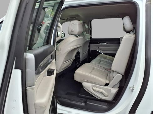 Certified 2024 Jeep Wagoneer L Series II w/ Flexible Seating Group AWD/4WD image 27