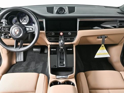 Certified 2025 Porsche Macan AWD image 20