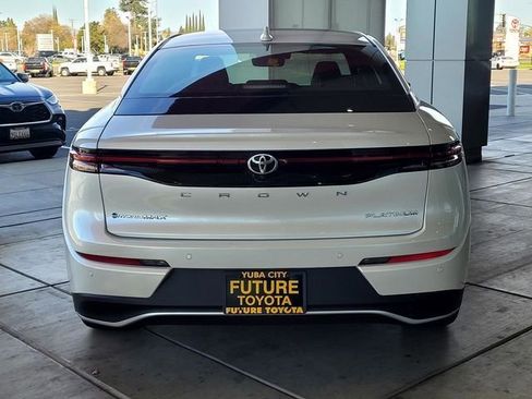New 2026 Toyota Crown Platinum image 5