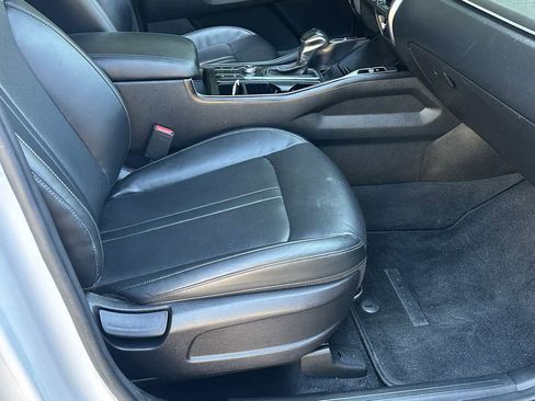 Used 2022 Kia Sorento S w/ Panoramic Sunroof Package FWD image 10