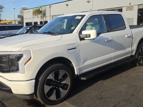 Used 2023 Ford F150 Lightning Platinum AWD/4WD image 3