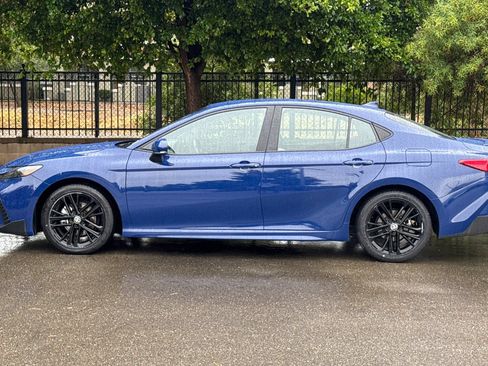 Certified 2025 Toyota Camry SE FWD image 8