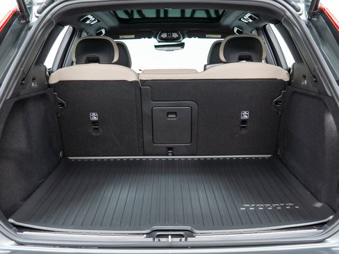 New 2026 Volvo XC60 B5 Plus w/ Climate Package image 10