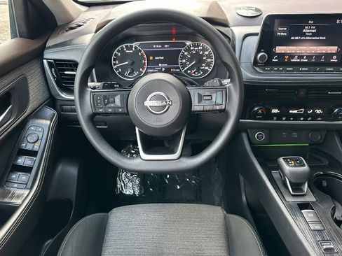 Used 2022 Nissan Rogue SV image 17