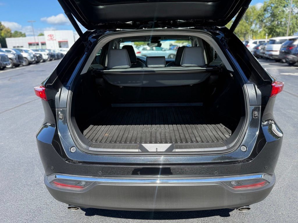 Certified 2023 Toyota Venza XLE AWD/4WD image 15