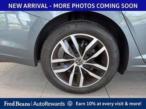 Used 2025 Volkswagen Jetta SE FWD image 11