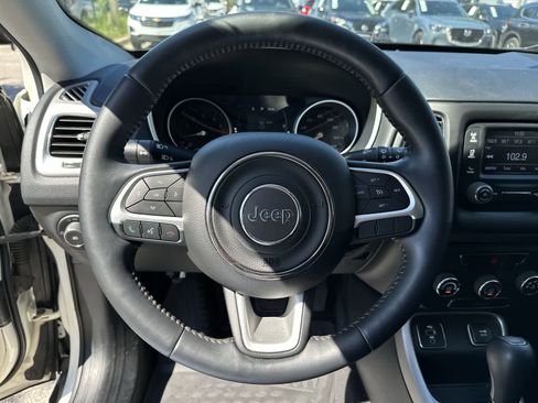 Used 2018 Jeep Compass Latitude FWD image 21