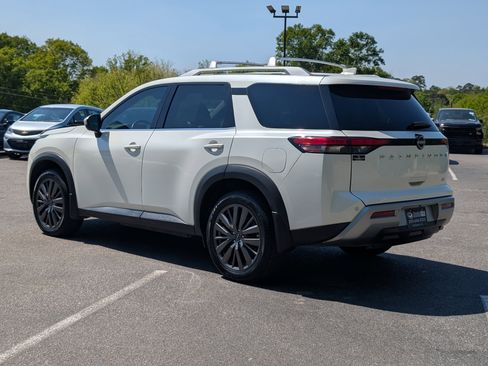 Used 2022 Nissan Pathfinder SL w/ SL Premium Package image 7