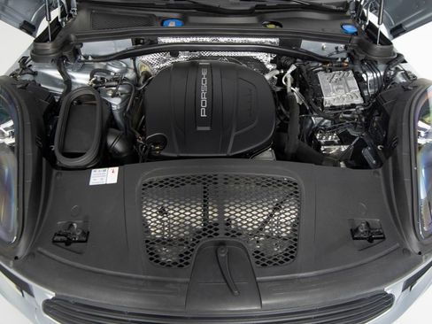 Certified 2019 Porsche Macan AWD/4WD image 44