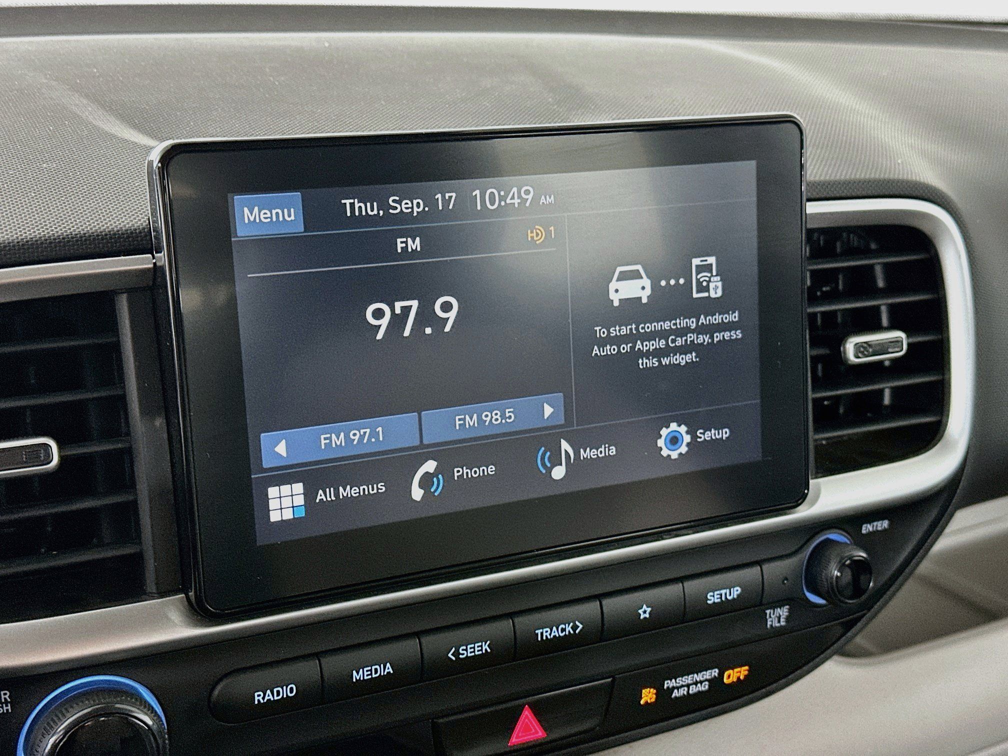 Used 2025 Hyundai Venue SEL FWD image 21