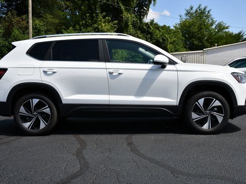 New 2026 Volkswagen Taos SE AWD/4WD image 8