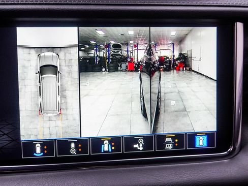Used 2023 GMC Yukon Denali RWD image 32