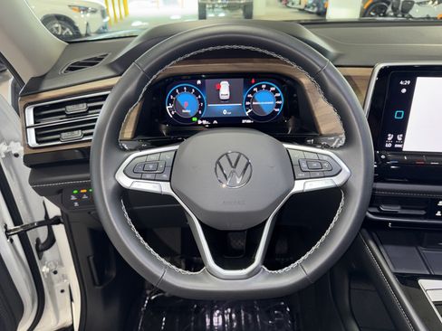 Used 2024 Volkswagen Atlas SE FWD image 22