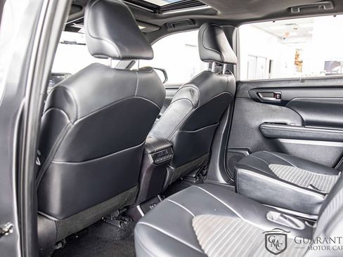 Used 2021 Toyota Highlander XSE image 34