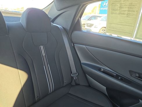 Used 2025 Hyundai Elantra Sport image 14
