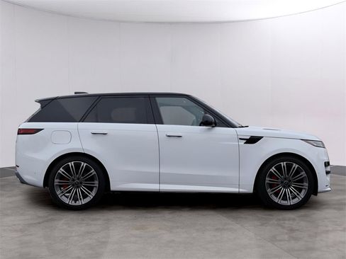 New 2025 Land Rover Range Rover Sport Dynamic SE image 4