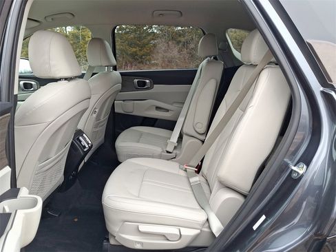 Used 2022 Kia Sorento EX image 10