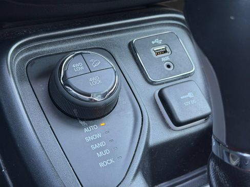 Used 2018 Jeep Compass Trailhawk w/ Leather Interior Group AWD/4WD image 29