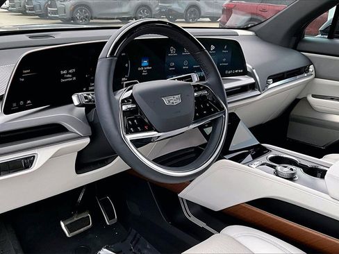 Used 2026 Cadillac Vistiq Luxury image 16