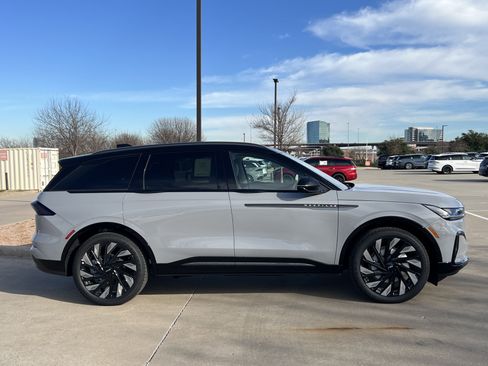 New 2026 Lincoln Nautilus Reserve w/ Jet Appearance Package image 10