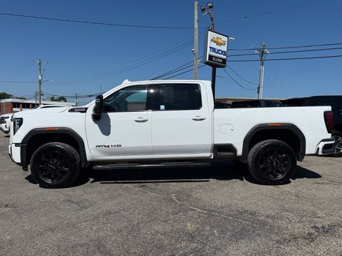 Used 2025 GMC Sierra 2500 AT4 AWD/4WD image 4