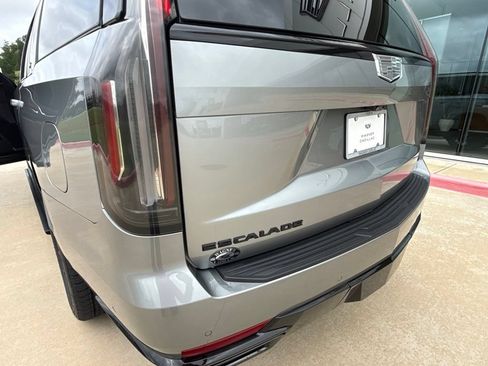 Used 2024 Cadillac Escalade ESV Sport Platinum w/ LPO, ONYX Package AWD/4WD image 35