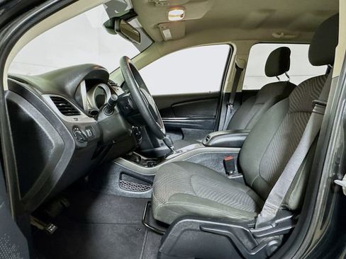 Used 2020 Dodge Journey SE w/ Blacktop Package image 17