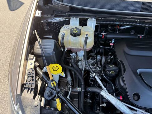 Used 2017 Chrysler Pacifica Touring-L image 51