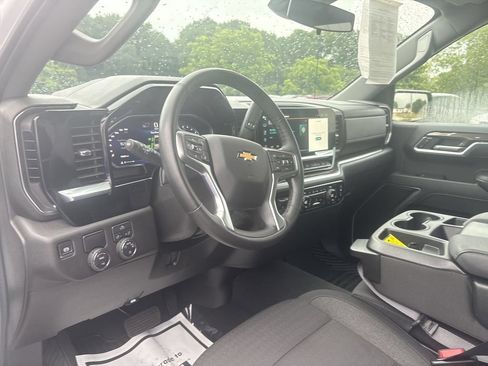 Certified 2026 Chevrolet Silverado 1500 LT RWD image 10