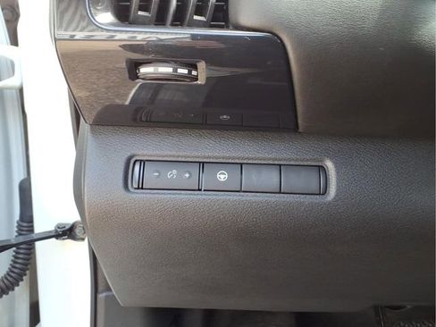 Used 2023 Nissan Pathfinder SV AWD/4WD image 14