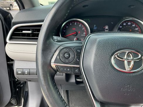 Used 2018 Toyota Camry XSE FWD image 10