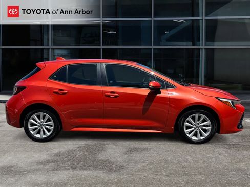 Used 2024 Toyota Corolla SE w/ SE Package FWD image 11